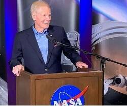 Bill Nelson es el jefe de la NASA y alaba la aportación del Observatorio Vaticano a la ciencia espacial