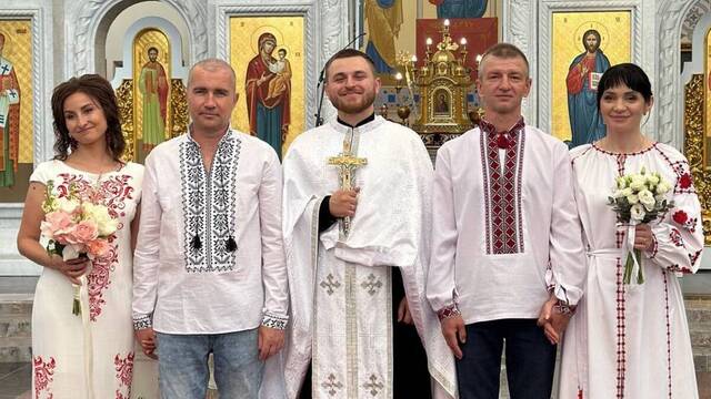 Doble boda de militares veteranos en el santuario mariano de Zarvanytsia