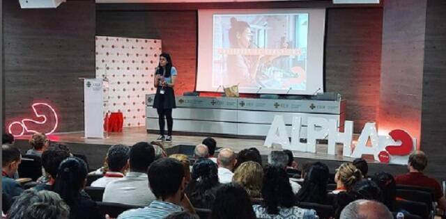 Cristina Cons, directora de Alpha Jóvenes España, en una ponencia