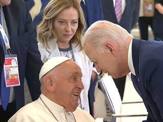 El «cabezazo» de Biden al Papa