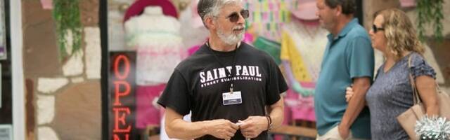 Un voluntario de Saint Paul Street Evangelization.
