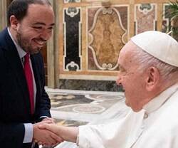 Adrián León, seminarista de Madrid, saluda al Papa Francisco
