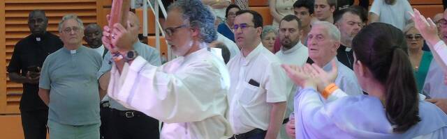 Veneración de la Palabra de Dios en la Asamblea 2024 de la Renovación Carismática Católica en Alcobendas
