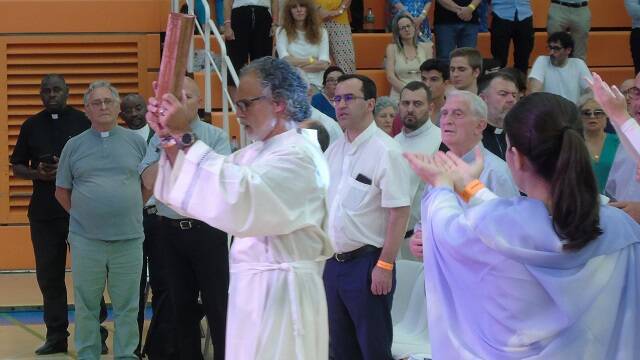 Veneración de la Palabra de Dios en la Asamblea 2024 de la Renovación Carismática Católica en Alcobendas