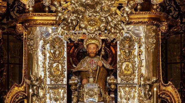 Abrazo al apóstol en la catedral de Santiago