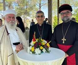 Líderes católicos, siríacos y kurdos en una inauguración en Dohuk, Kurdistán