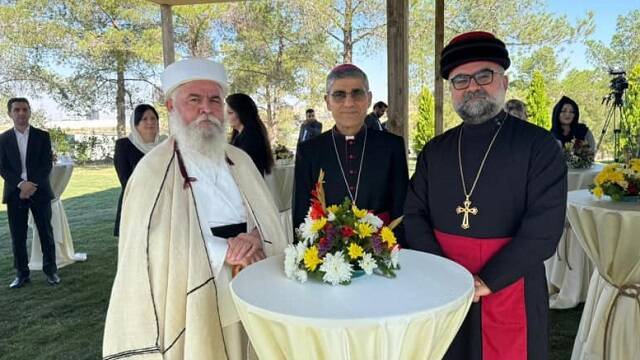 Líderes católicos, siríacos y kurdos en una inauguración en Dohuk, Kurdistán