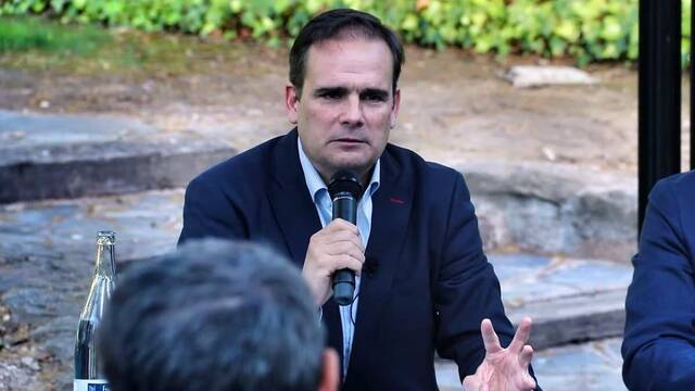 Álex Navajas, durante la presentación el pasado mes de mayo del libro 'Despierta y combate a los bárbaros que arruinan tu vida', de Álex Rosal, director de ReL.