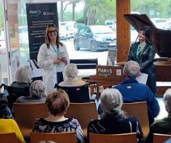 En abril el Hospital Sant Camil presentaba un piano en el vestíbulo, se puede ir a escuchar música, a pedir la eutanasia, a curarse...