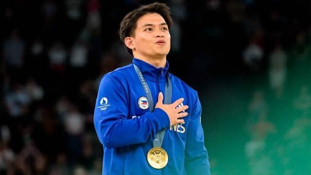 Carlos Yulo, con 24 años y dos medallas de oro seguidas, es ahora una leyenda para Filipinas