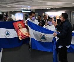 Nicaragüenses reciben a clérigos deportados a EEUU en febrero de 2023