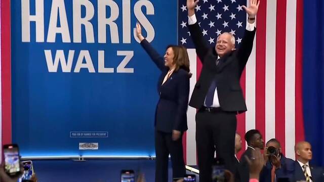 Kamala Harris y  Tim Waltz, en un mitin en Filadelfia el 6 de agosto. Ambos son ansiosos promotores del aborto incluso hasta el momento del embarazo.