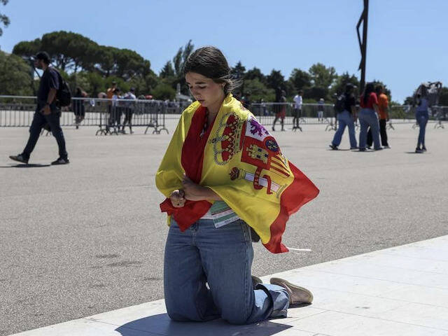 Recupera la vista y da gracias a María