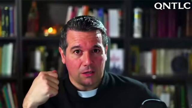 El padre Javier Olivera Ravasi es muy conocido por sus intervenciones evangelizadoras a través de su canal de Youtube QNTLC (Que No Te La Cuenten).