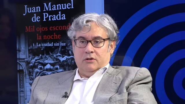 Juan Manuel de Prada, durante una reciente entrevista de 'OK Diario' en torno a su última novela, 'Mil ojos esconde la noche' (Espasa).