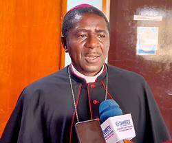 Andrew Nkea Fuanya es el presidente de la conferencia episcopal de Camerún y una prominente figura de la Iglesia africana.