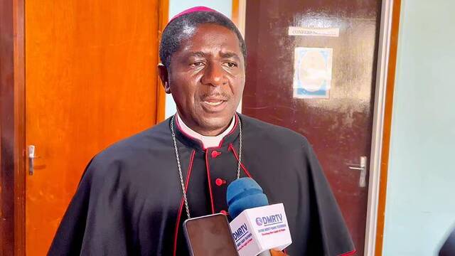 Andrew Nkea Fuanya es el presidente de la conferencia episcopal de Camerún y una prominente figura de la Iglesia africana.