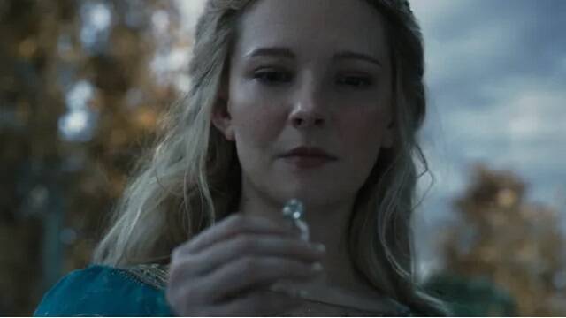 Galadriel toma su Anillo al empezar la temporada 2 de Los Anillos del Poder