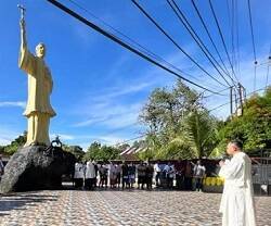 El monumento al gran viajero español en Ambón, Indonesia, cerca de donde desembarcó en el siglo XVI