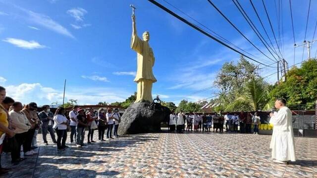 El monumento al gran viajero español en Ambón, Indonesia, cerca de donde desembarcó en el siglo XVI