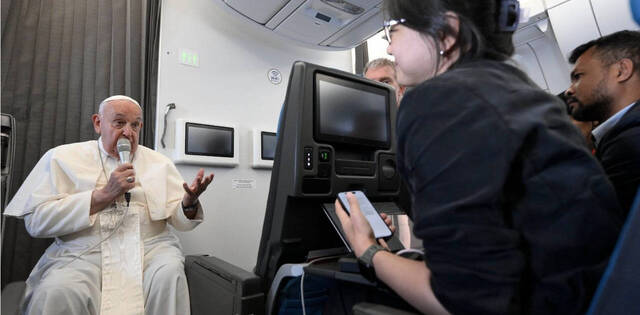 Papa en el avión