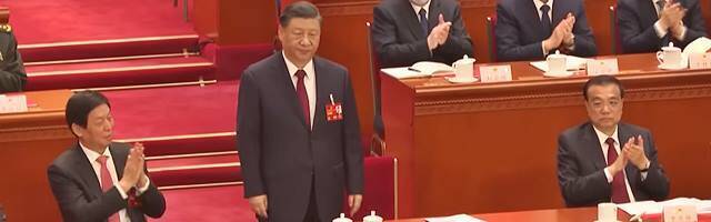 Xi Jin Ping, presidente de la República Popular China desde 2012, recibe el aplauso del Politburó del Partido Comunista Chino el 23 de octubre de 2022, en la renovación de su mandato como secretario general de la organización.