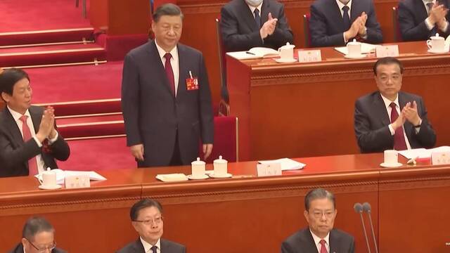 Xi Jin Ping, presidente de la República Popular China desde 2012, recibe el aplauso del Politburó del Partido Comunista Chino el 23 de octubre de 2022, en la renovación de su mandato como secretario general de la organización.