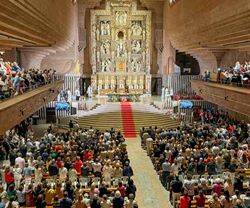 El esplendor del santuario de Torreciudad, durante la misa de la Jornada Mariana de la Familia celebrada el pasado sábado en el santuario. Foto: Santuario de Torreciudad.