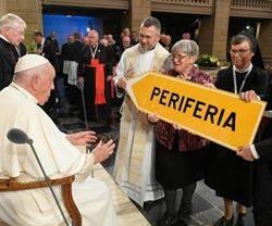 Uno de los regalos que le ofrecieron los católicos luxemburgueses a Francisco fue una de las palabras clave de su pontificado. Foto: Vatican Media.