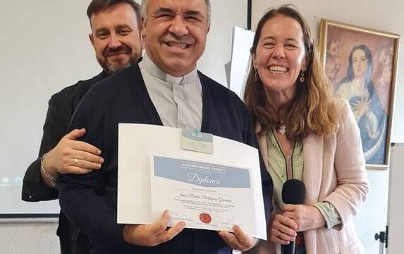 Satisfacción en la entrega de los diplomas Pastores Gregis