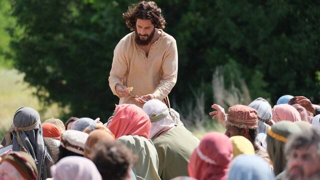 Jesús predicando, en The Chosen.