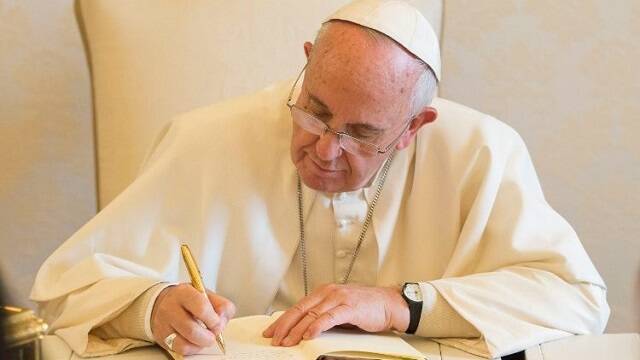 El Papa Francisco escribe... pero no habrá escrito una autobiografía de puño y letra