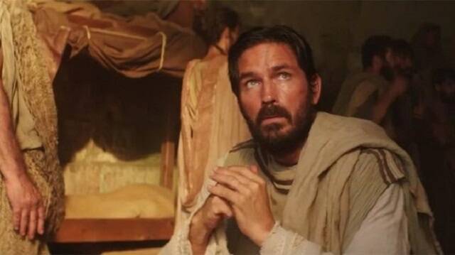 Jim Caviezel interpreta a San Lucas en la película Pablo el Apóstol de Cristo