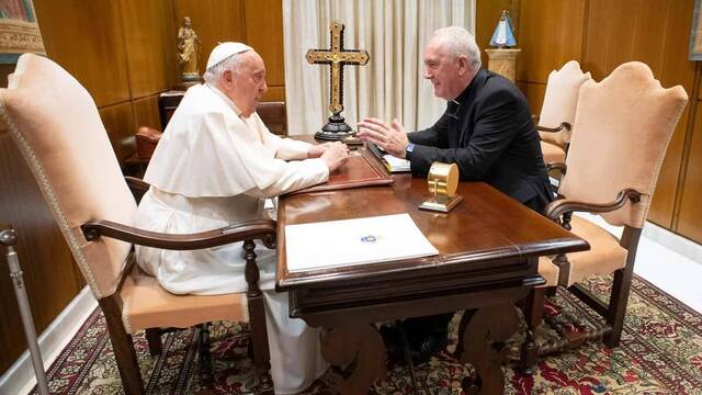 Francisco, con el obispo de Barbastro, Ángel Pérez, este lunes, diez días después de que el Papa nombrase un comisario pontificio para Torreciudad.