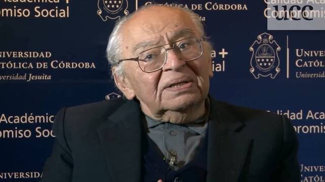 Gustavo Gutiérrez, en 2013, al recibir el título de Doctor Honoris Causa por la Universidad Católica de Córdoba.