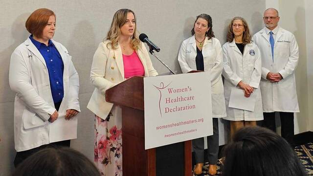 En la imagen, los médicos que presentaron la declaración el pasado martes en una rueda de prensa en Washington, D.C.