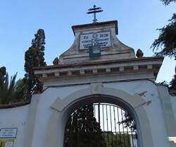 La entrada del monasterio del Santo Espíritu en Gilet (Valencia).