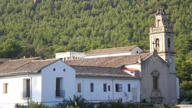 El monasterio del Santo Espíritu lleva desde el siglo XV en la localidad valenciana de Gilet.