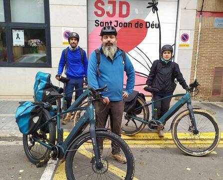 Voluntarios y trabajadores de San Juan de Dios en Valencia con bicicletas