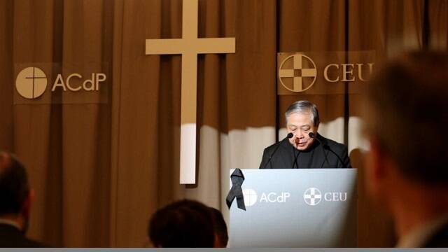 El nuncio Bernardito Auza en el desayuno de oración de la AcdP y la Fundación San Pablo CEU