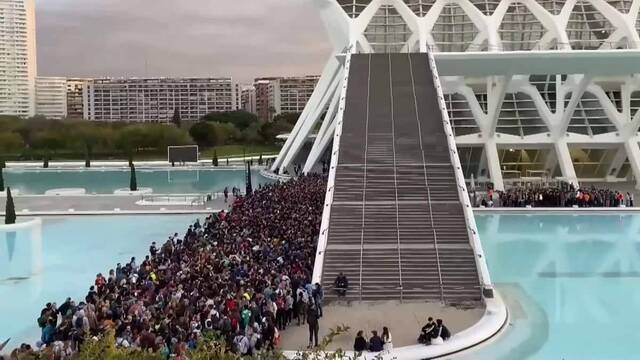 Voluntarios preparados para ayudar a los afectados por la gota fría del 29 de octubre en Valencia.