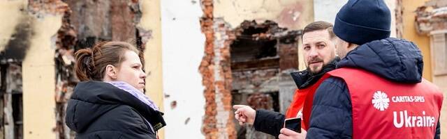 Voluntarios de Caritas-Spes, la Caritas de rito latino en Ucrania, entre las ruinas y destrozos de los bombardeos