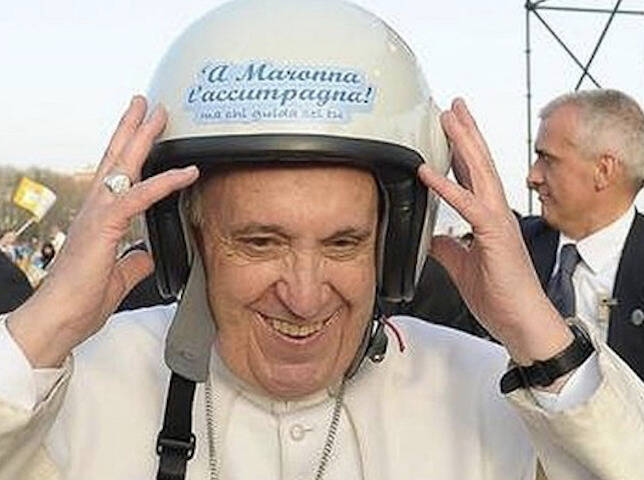 El Papa pide por su «moto vieja»