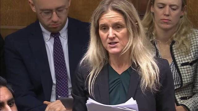 Kim Leadbeater, con gran proyección en el Partido Laborista de Keir Starmer por su radicalismo, es la parlamentaria que ha introducido la ley del suicidio asistido en Inglaterra y Gales.