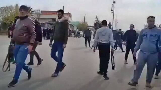 Islamistas armados por las calles de Siria.