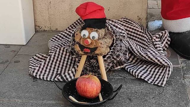 Tió de Nadal, tronco de Navidad catalán.