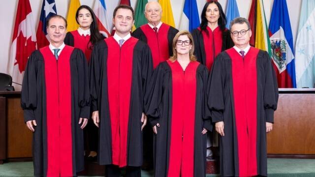 La Corte IDH, Nancy Hernández López, su presidenta; Rodrigo Mudrovitsch, vicepresidente y los jueces Humberto Antonio Sierra Porto; Eduardo Ferrer Mac-Gregor Poisot; Ricardo C. Pérez Manrique; Verónica Gómez y Patricia Pérez Goldberg.