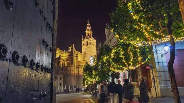 Sevilla en Navidad, 'luciente y esbelta, dichosa y sempiterna'. 