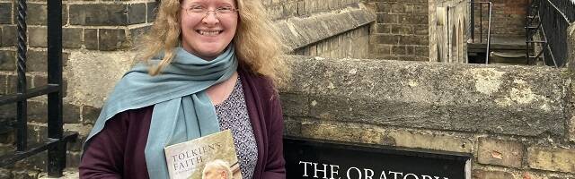 Holly Ordway en 2023 en Saint Aloysius, que fue la parroquia de Tolkien en Oxford muchos años