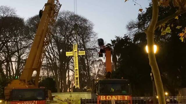 La Cruz del Parque Ribalta en Castellón de la Plana fue retirada el 4 de enero de 2023 y trasladada a la parroquia de Santo Tomás de Villanueva.